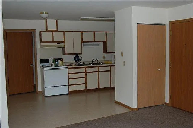 3 bed, $730 — Photo 2