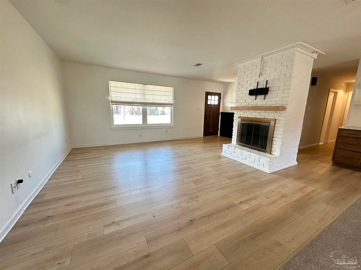 3 bed, 1400 sqft, $1,950 — Photo 2