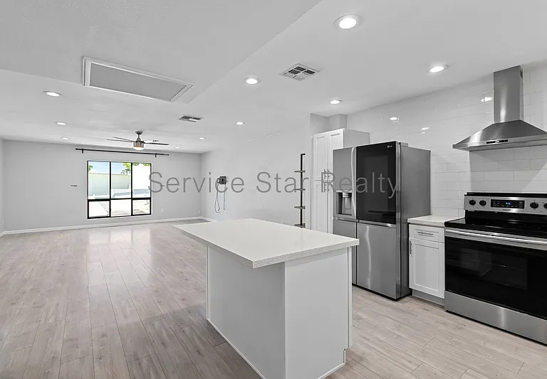 314 W Maryland Ave #A — Photo 4