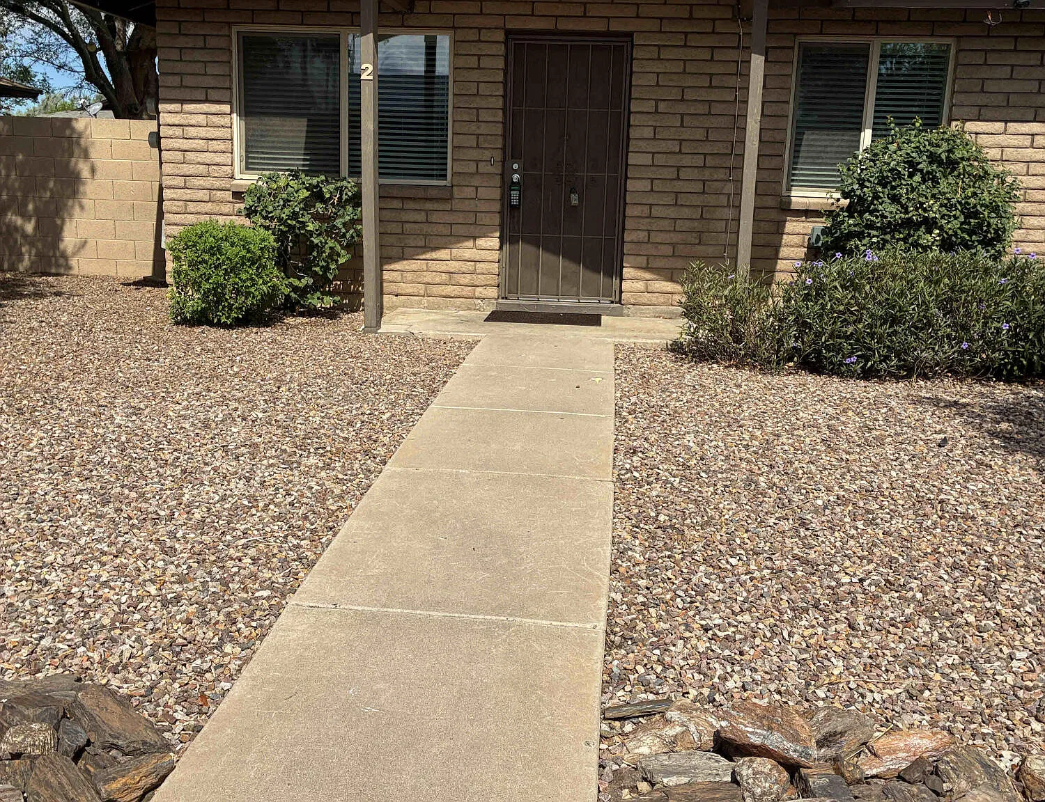 2 bed, 1.0 bath, 890 sqft, $1,195 — Photo 1