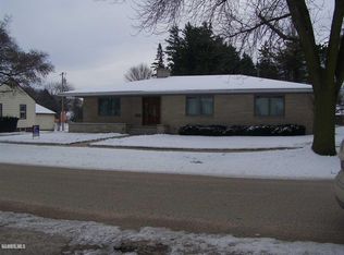 221 E 2nd St, Chadwick, IL 61014