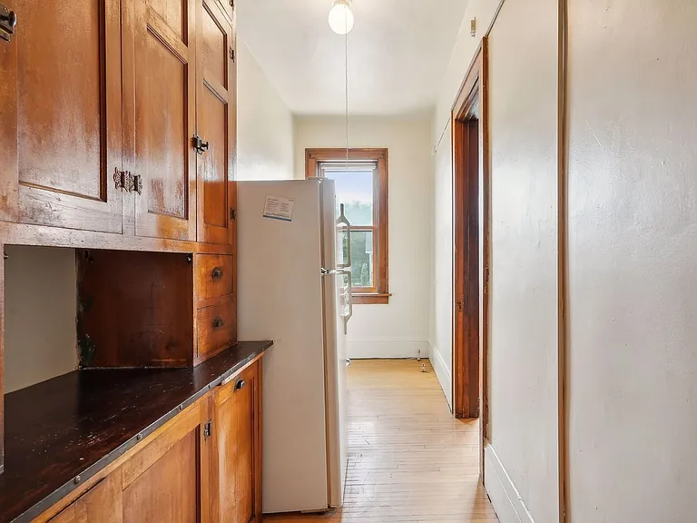1426 West 31st Street — Photo 5
