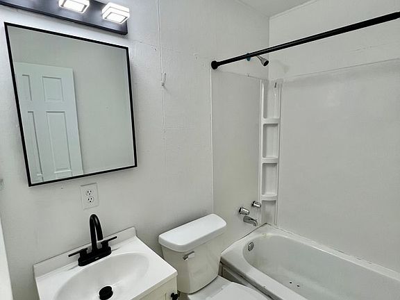 5th image of 4737 Pinecrest Dr