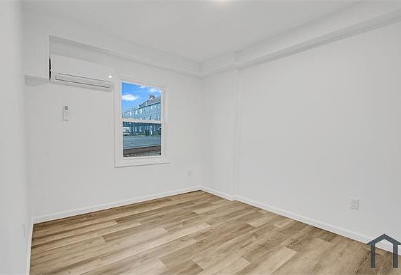 4th image of 343 Sheffield Ave #B
