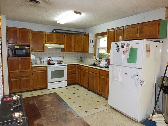 3rd image of 91 Hacienda Ln