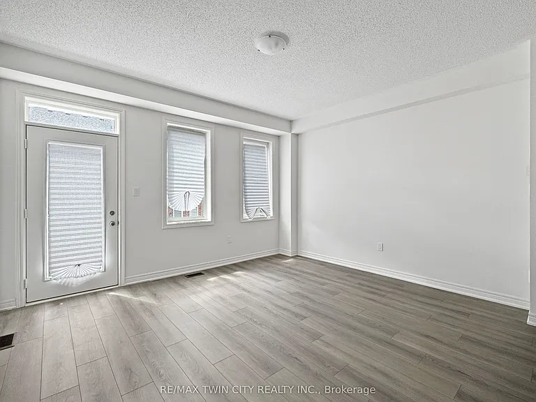 82 Gledhill Cres — Photo 14