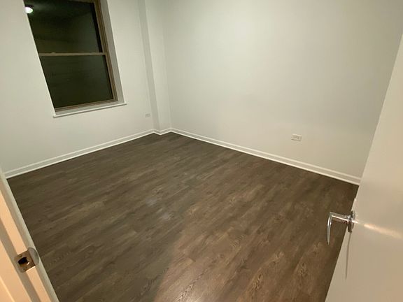 5th image of 940 W Winona St APT 202