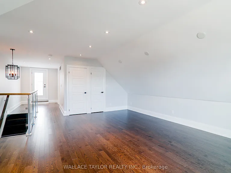 148 Carlaw Ave #UPPER — Photo 17