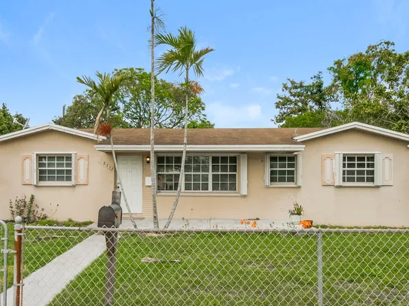 2811 NW 211th St, Miami Gardens, FL 33056