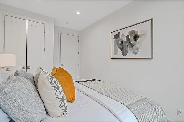 Sold by Avenue Sotheby's International Realty | media 26