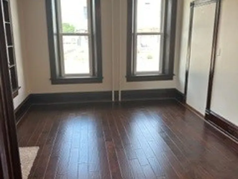 402 N Railroad St — Photo 4
