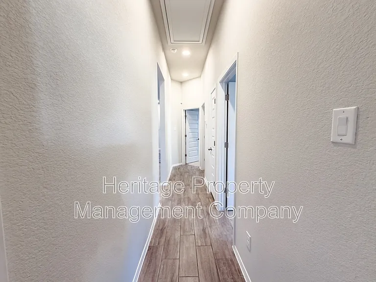 139 Lyndon Dr — Photo 10