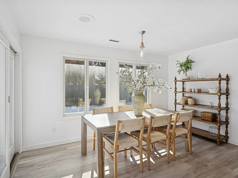 68 Little Neck Rd — Photo 12