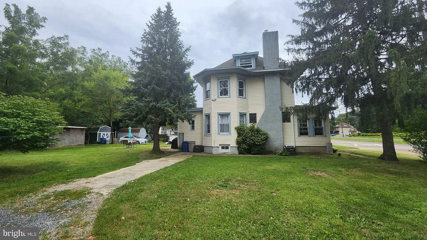 2 bed, 1.0 bath, 1200 sqft, $1,550 — Photo 1