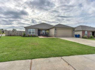 1304 S Rae Dr, Mustang, OK 73064