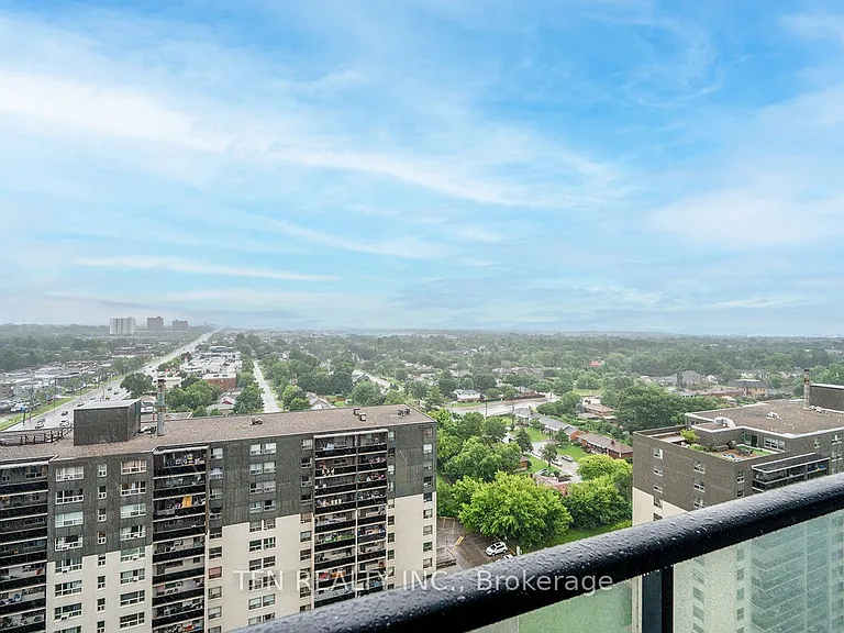 86 Dundas St E #1611 — Photo 22
