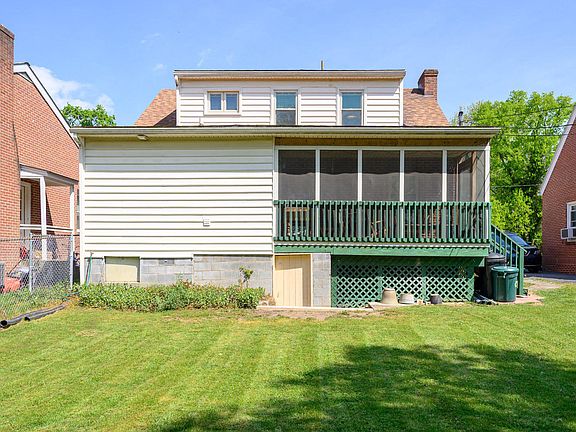 5th image of 913 W Martin St