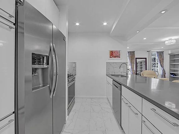 5th image of 350 W 57th St APT 15B