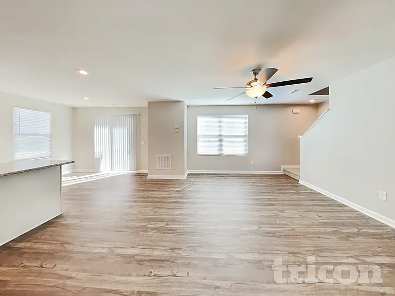 886 Purcell Dr — Photo 3