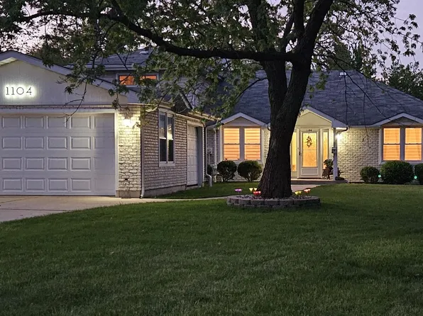 1104 Schilling Dr, Schererville, IN 46375