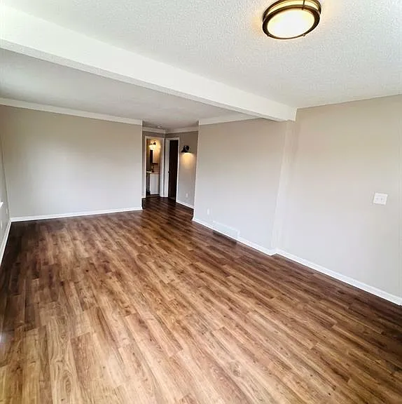 557 White Ave — Photo 12
