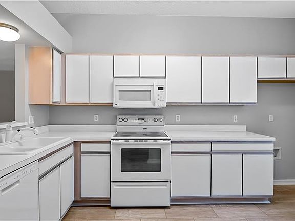 2nd image of 25306 La Grange Ct