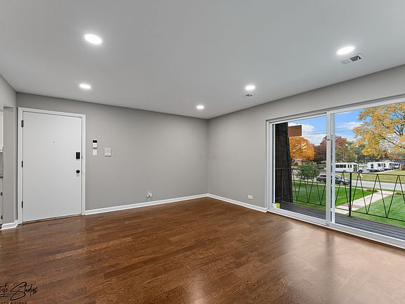 2nd image of 4909 W 109th St APT 201
