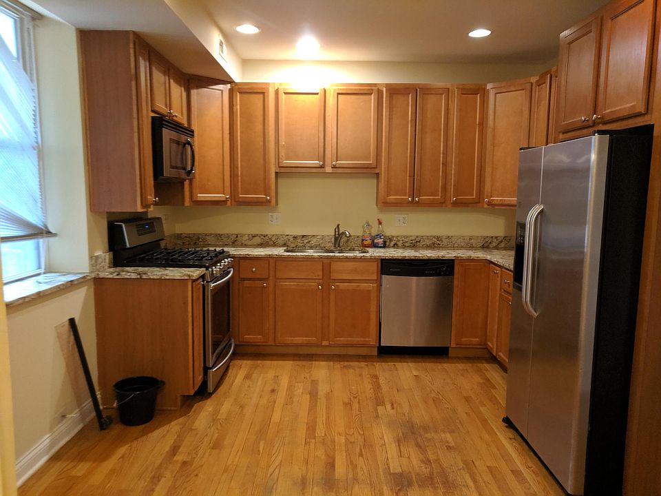 1st image of 4400 W Parker Ave