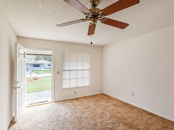 Entry way/ Living Room 