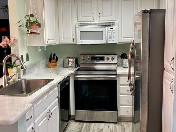 2nd image of 2150 Camino De La Reina Unit 315