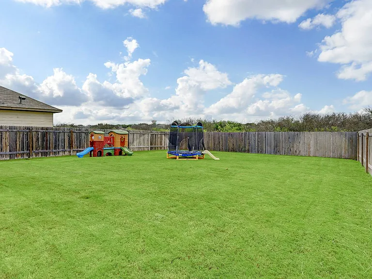 5687 Heron Dr — Photo 18