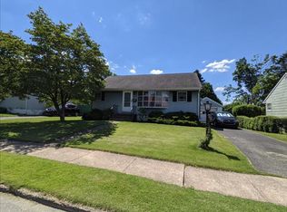 1531 Crestwood Rd, Bethlehem, PA 18018
