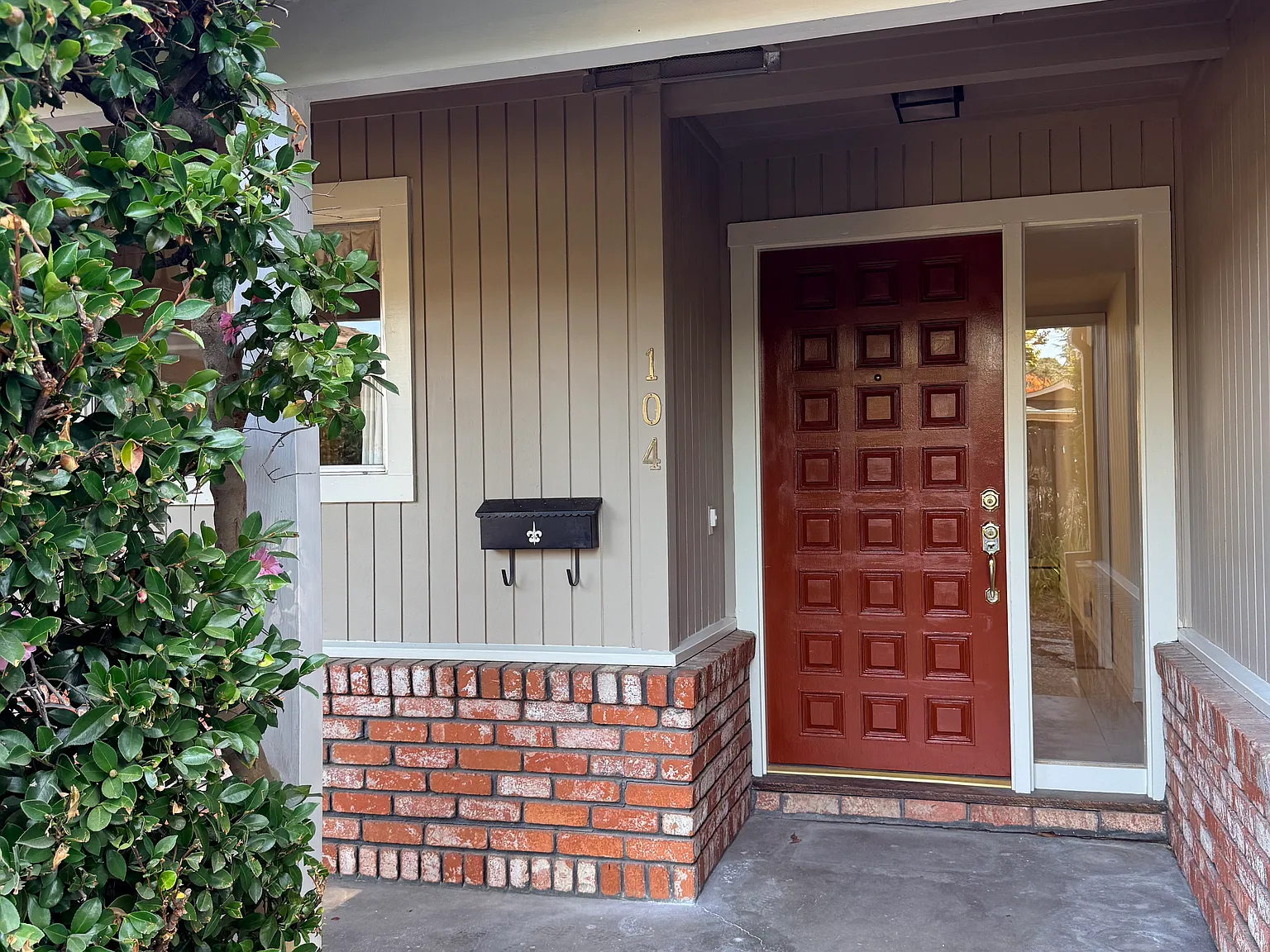 104 Verona Ct — Photo 1