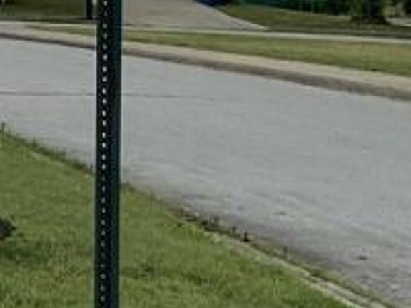 Exterior Neighborhood (street photo)