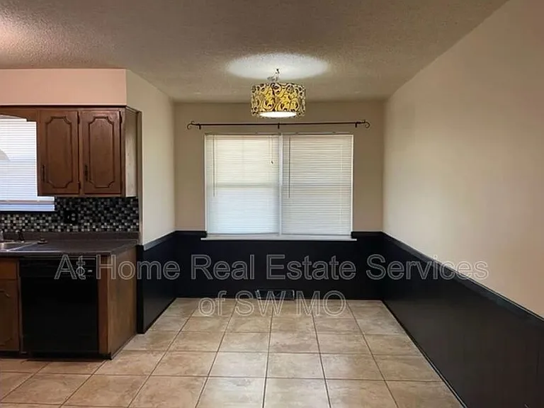 2546 S McCann Ave — Photo 4