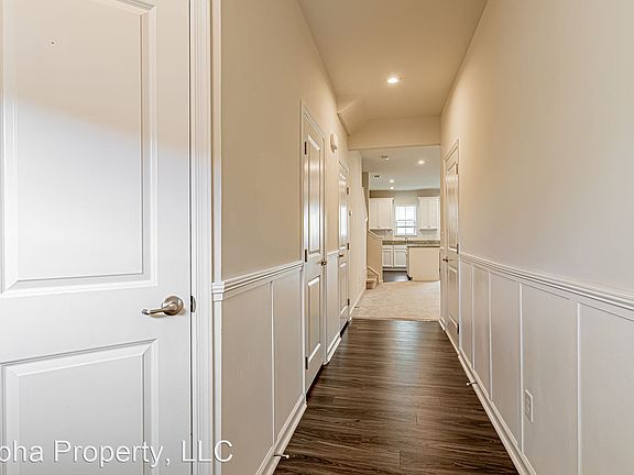 4th image of 417 Huntingdale Pl