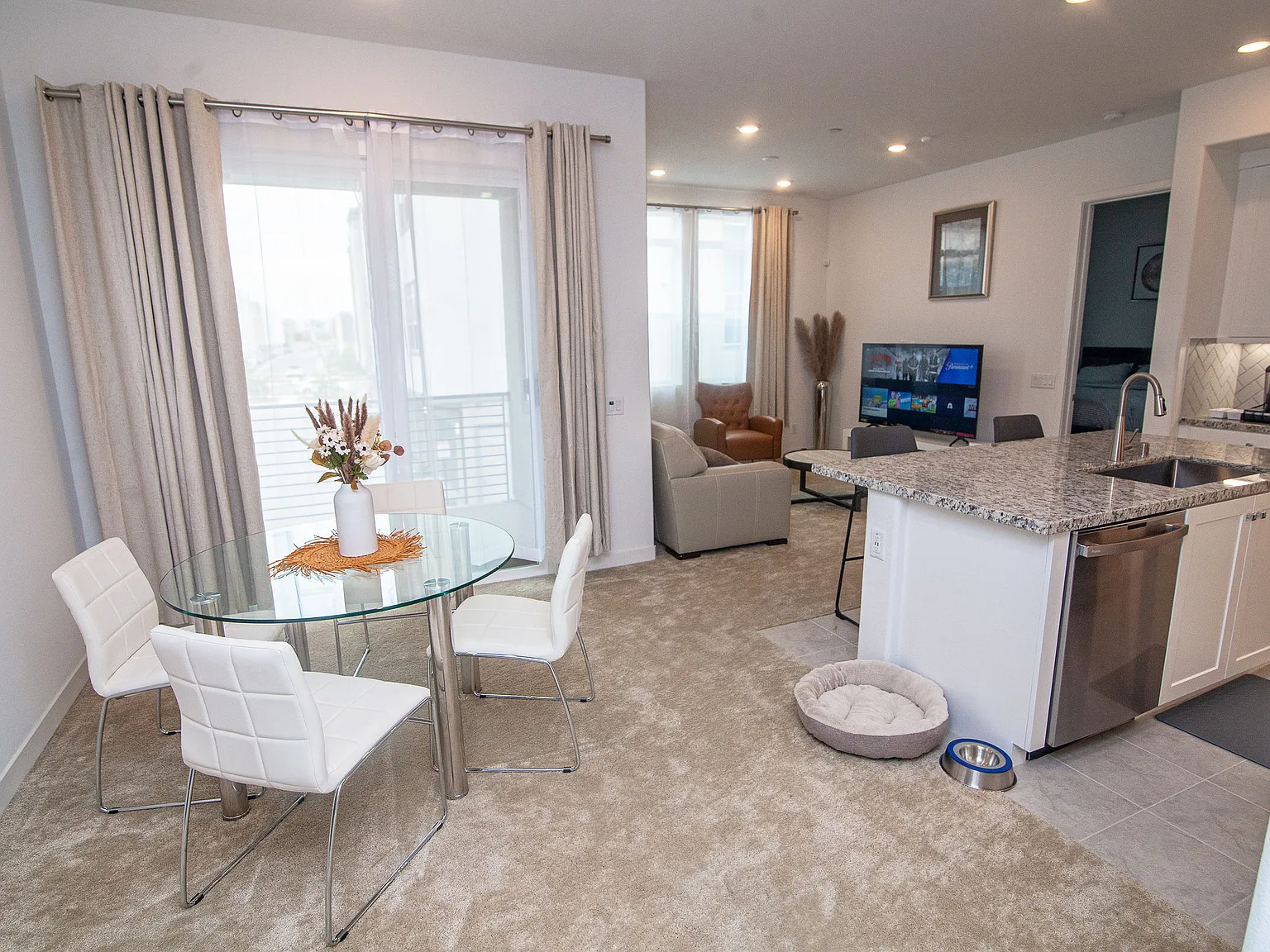 2 bed, $4,800 — Photo 2