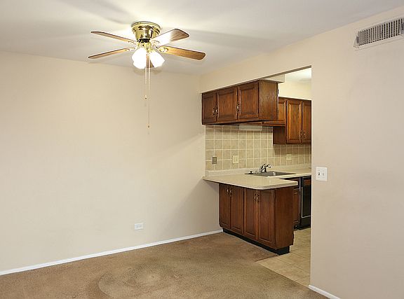 5th image of 840 Wellington Ave Unit 309