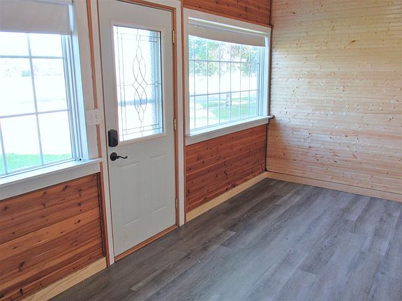 3rd image of 417 2nd St SW