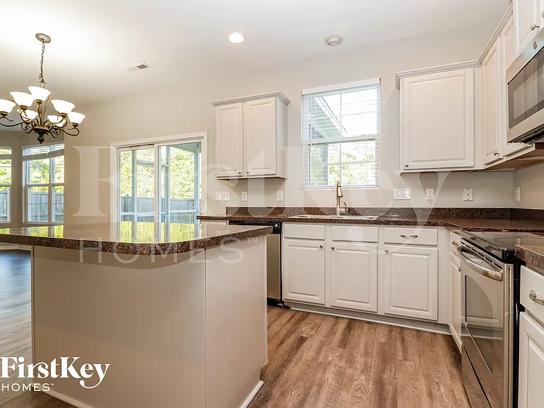 426 Village Park Dr — Photo 7