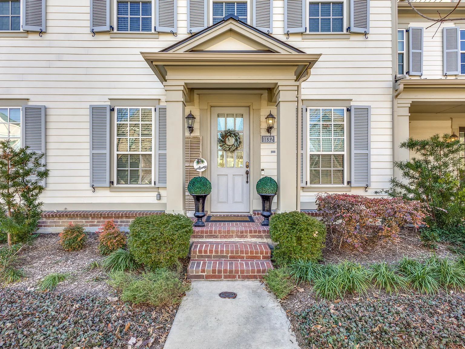 2 bed, 2.5 bath, 2050 sqft, $3,500 — Photo 1