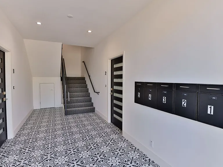 5536 Lexington Ave — Photo 17