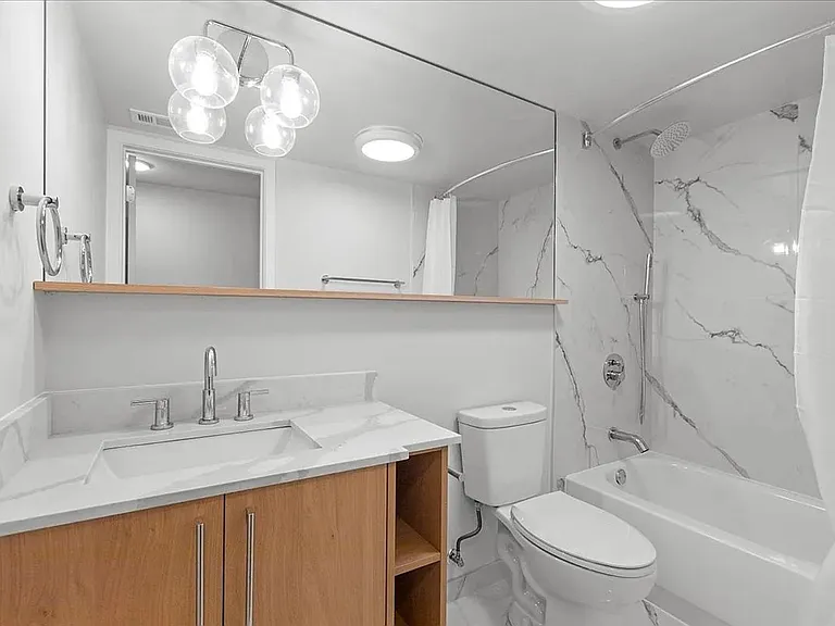 927 N Mozart St — Photo 11