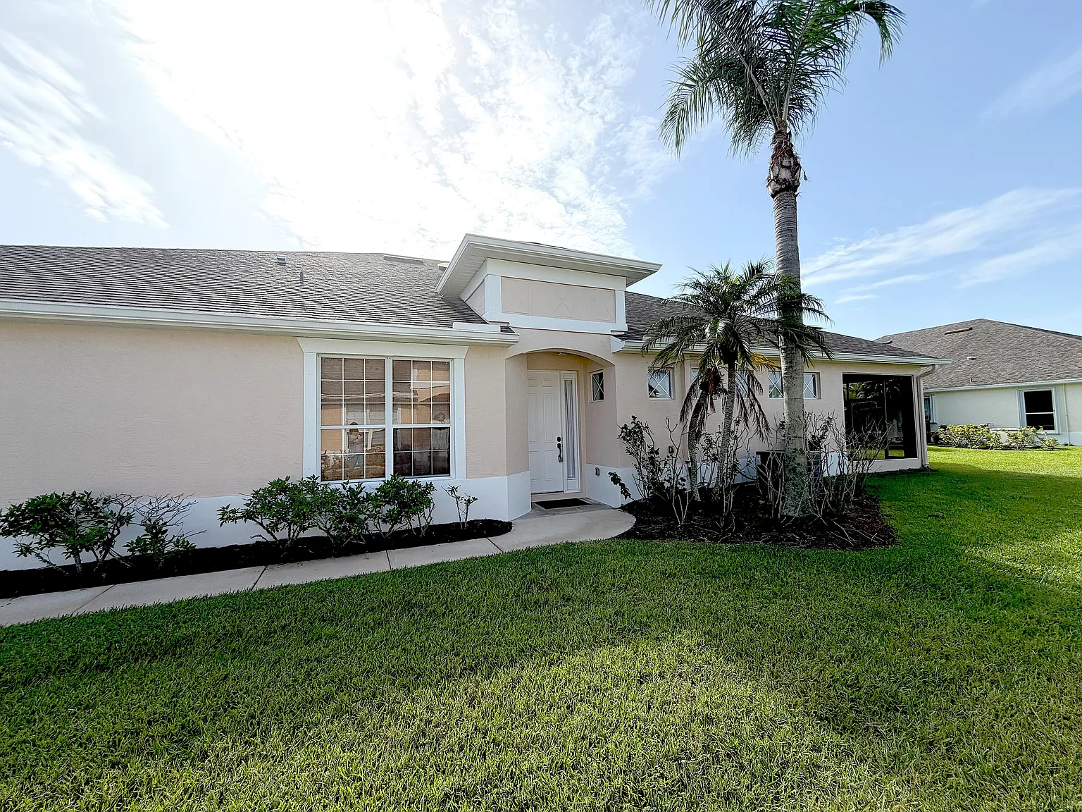 3 bed, 2.0 bath, 1645 sqft, $2,200 — Photo 1