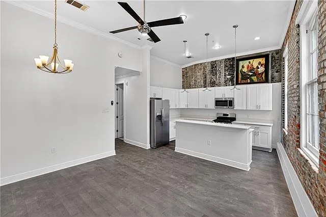 229 N Peters St #301 — Photo 17