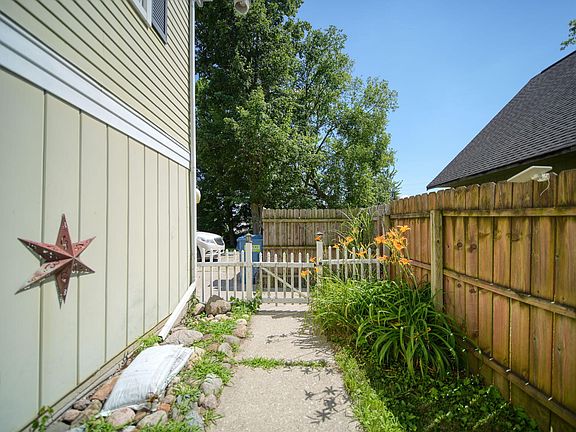 4th image of 317 Clark St APT B