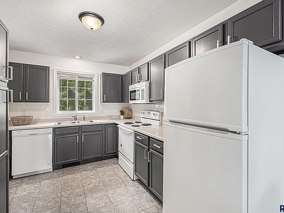 3rd image of 3074 E Bragstad Dr
