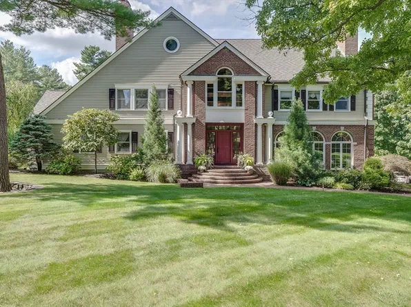 28 Durham Dr, Lynnfield, MA 01940