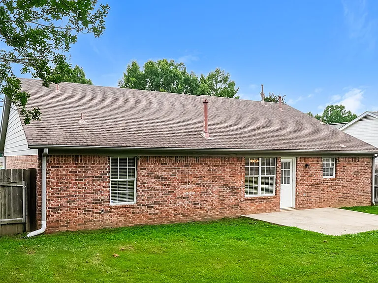 120 Pinewood Dr — Photo 16