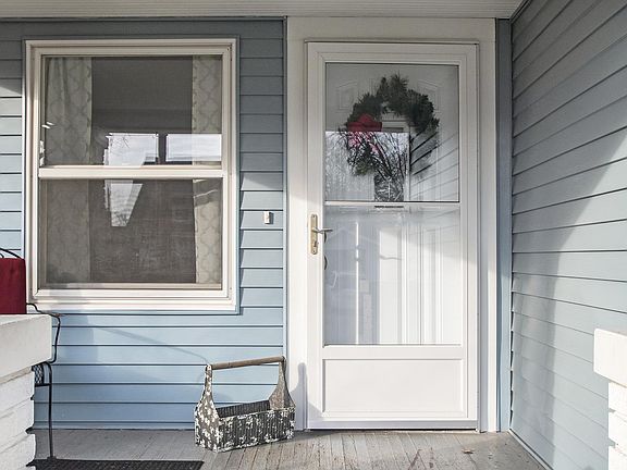 3rd image of 193 Manor Ave